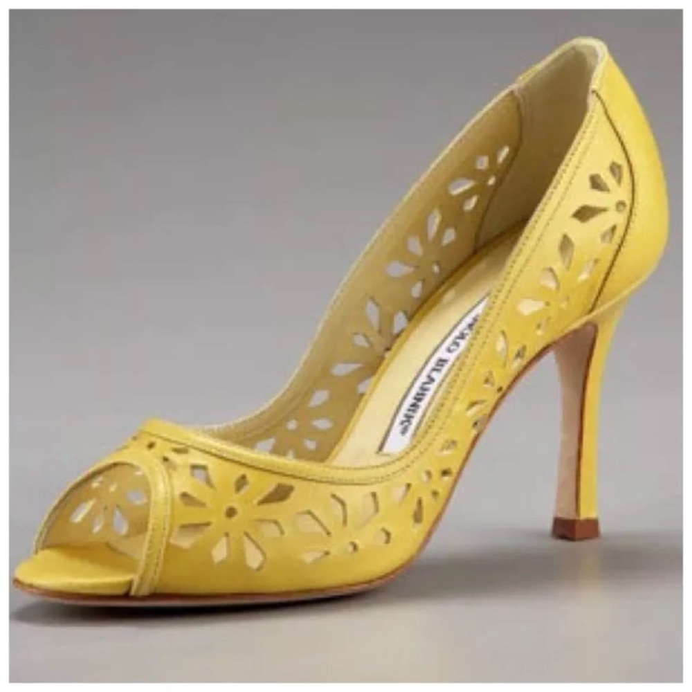 🌟Yellow laser cut Manolo Blahnik. Sz 8